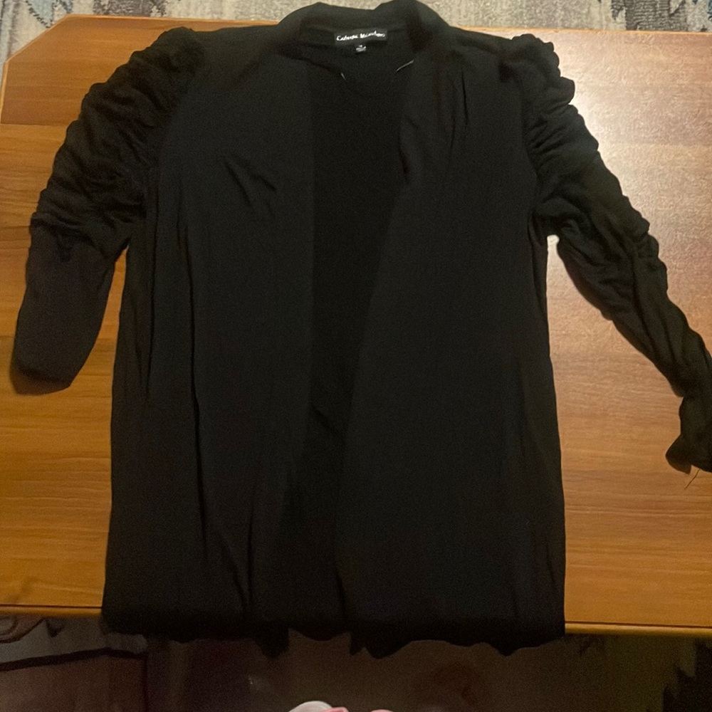 Knee length lightweight jacket with pleated long sleeves